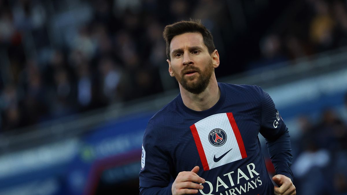 PARIS, FRANCE - MARCH 19: Leo Messi of Paris Saint-Germain looks on during the Ligue 1 match between Paris Saint-Germain and Stade Rennes at Parc des Princes on March 19, 2023 in Paris, France. (Photo by Aurelien Meunier - PSG/PSG via Getty Images)