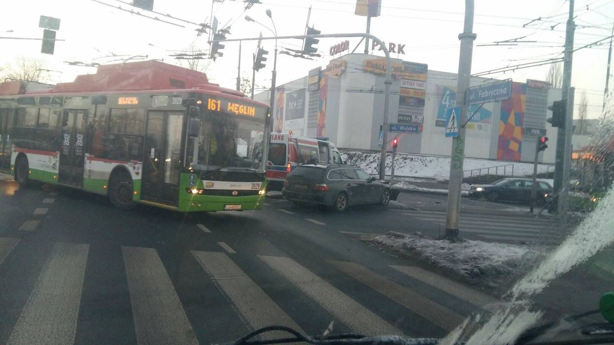 Kolizja samochodu z karetką