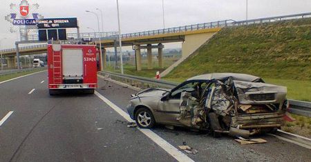 Cofał samochodem na ekspresówce. Wypadek na obwodnicy Lublina