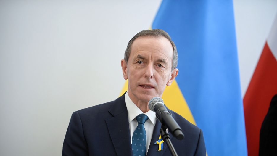  Warszawa, 23.03.2022. Marszałek Senatu Tomasz Grodzki podczas otwarcia wystawy fotograficznej pt. "O Europie marzyłem zawsze" w Senacie w Warszawie, 23 bm. Wystawa poświęcona jest prof. Bronisławowi Geremkowi. (mr) PAP/Marcin Obara