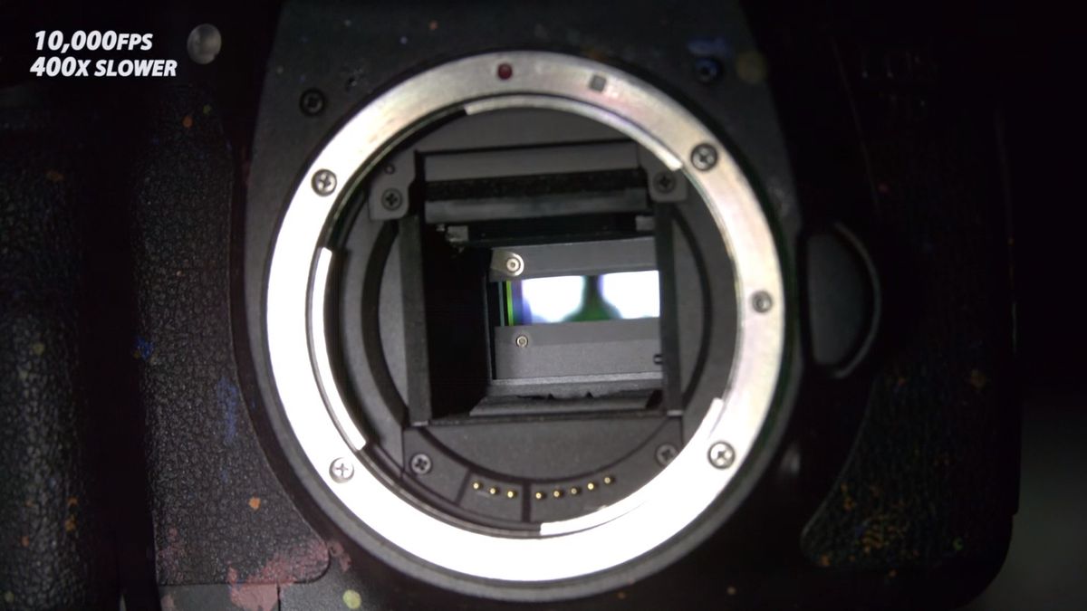 Mechanizm migawki szczelinowej zarejestrowany super szybką kamerą 1
