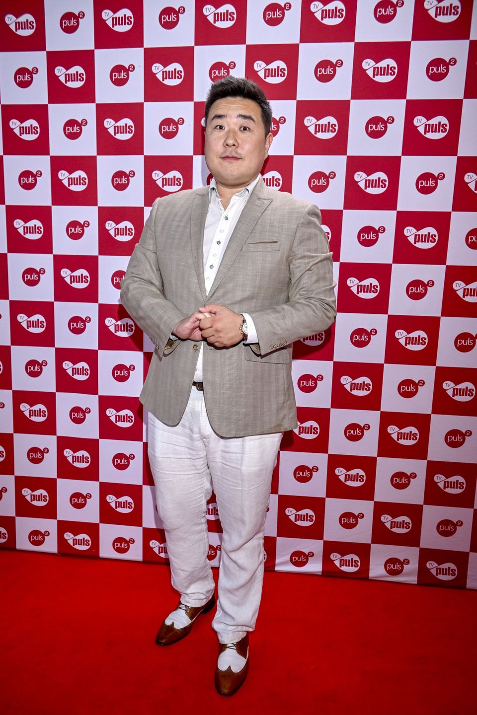 Celebryci pozują na konferencji TV Puls