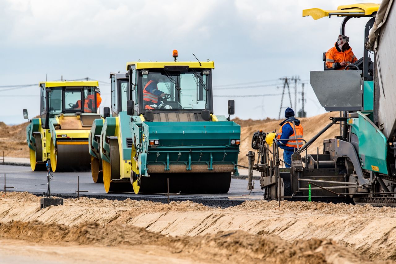 GDDKiA chwali się umowami na nowe drogi. "300 kilometrów esek"