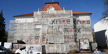 Tarnobrzeg: Urząd Miasta będzie jak nowy. Trwa remont elewacji