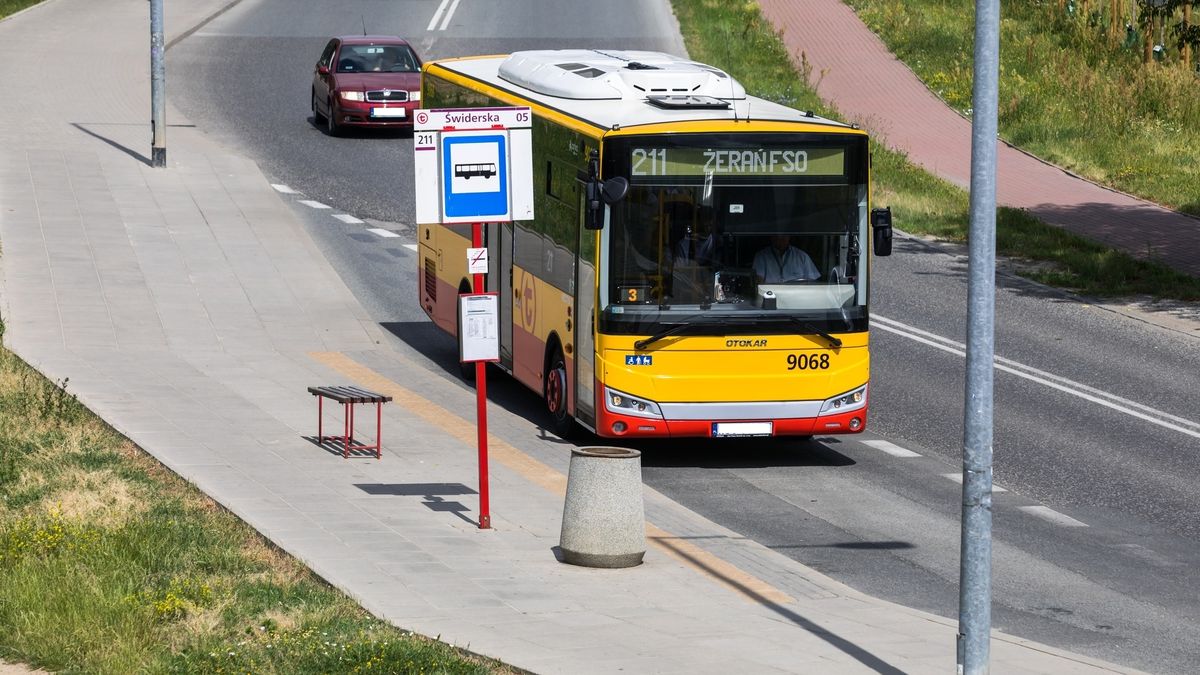 Klimatyzacji w autobusach jest ciężko, bo drzwi się otwierają, a do tego w środku są ludzie
