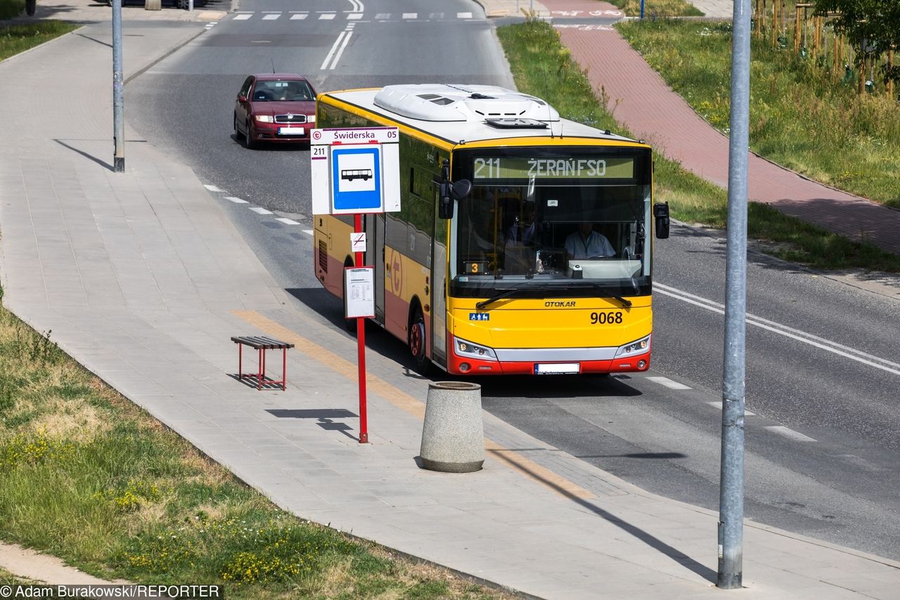 Klimatyzacji w autobusach jest ciężko, bo drzwi się otwierają, a do tego w środku są ludzie