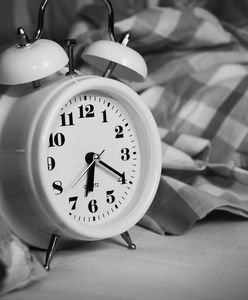 Zmiana czasu 2021. Dobre i złe strony przejścia na czas letni