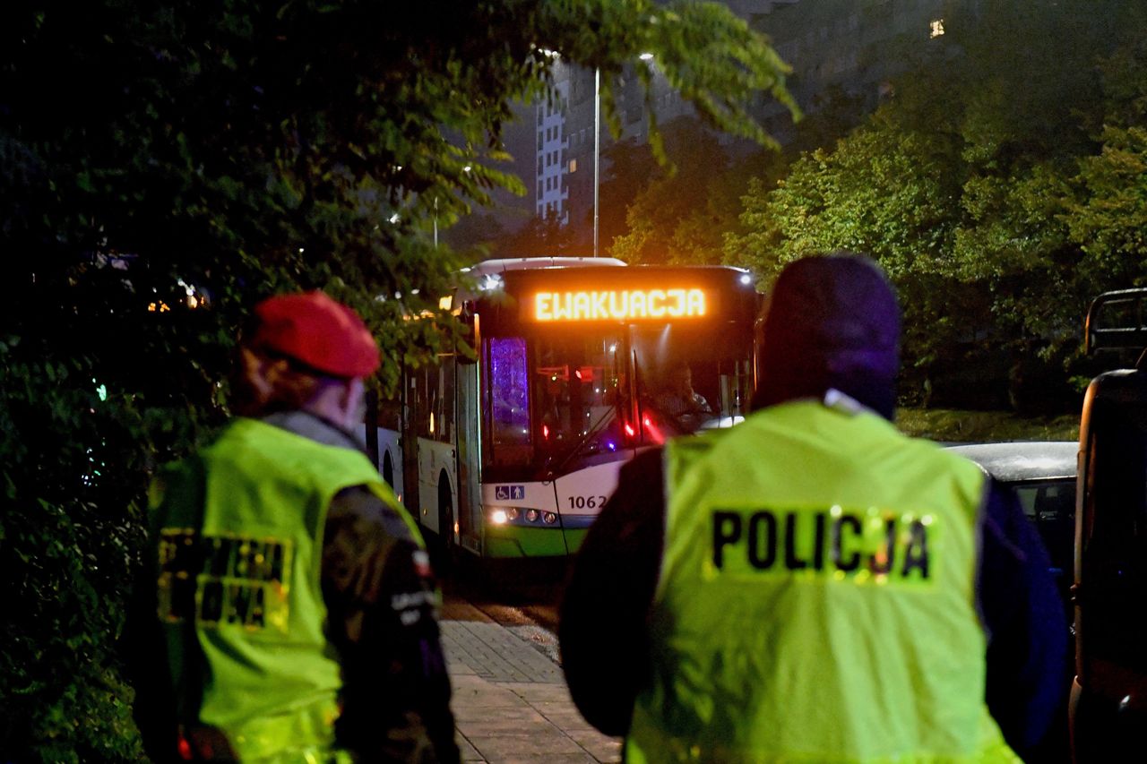 Szczecin, 18.10.2020. Ewakuacja ponad 550 osób mieszkających na os. Kaliny w Szczecinie.