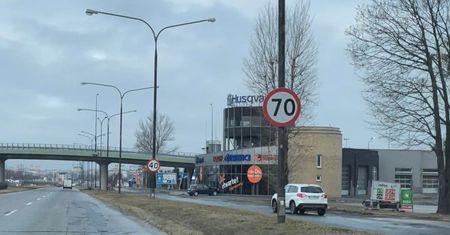 Na al. Witosa ograniczono prędkość do 40 km/h. Wolniej też na innych ulicach