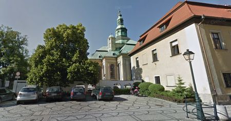 Nastolatki pijane do nieprzytomności. Leżały przed kościołem