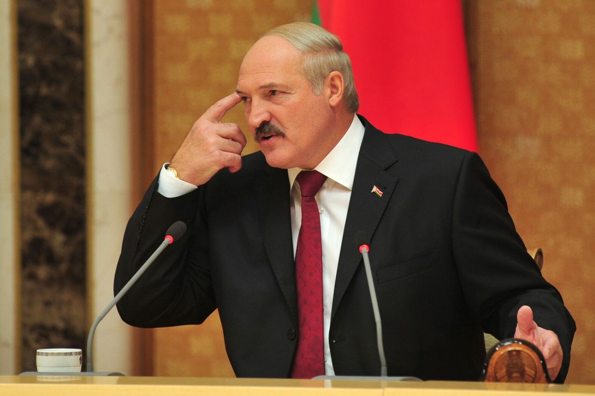 Aleksandr Łukaszenka broni się przed ucieczką tysięcy obywateli. Jego służby piszą, że w Polsce panuje bieda