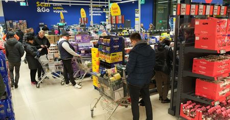 Bitwa o elektronarzędzia i pełne wózki drobnego agd. Tłumy na otwarciu nowego Lidla w Lublinie | ZDJĘCIA