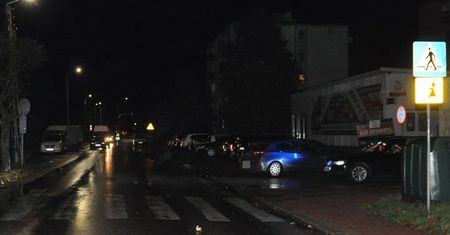 Potrącenie pieszej na pasach wieczorową porą. Apelujemy, noście odblaski. Bycie widocznym może uratować życie