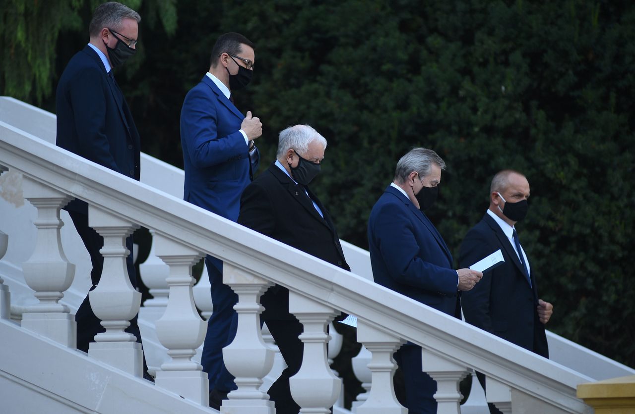 Warszawa. 06.10.2020. Prezydent dokonal zmiany w skladzie Rady Ministrow. N/Z premier Mateusz Morawiecki, prezes PiS wicepremier Jaroslaw Kaczynski, Piotr Glinski, Krzysztof Szczerski.
Fot Adam Chelstowski