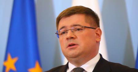 Wiceminister edukacji o pensjach nauczycieli: widziały gały, co brały. Oburzenie w sieci