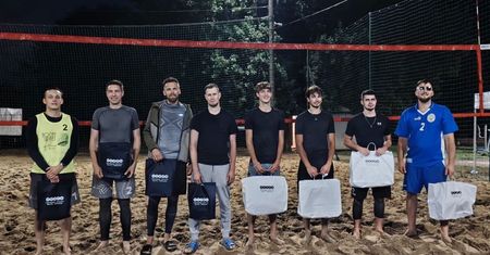 Ostróda: Patryk Kulpaka i Szymon Wolak wygrali Nocny Turniej Siatkówki Plażowej