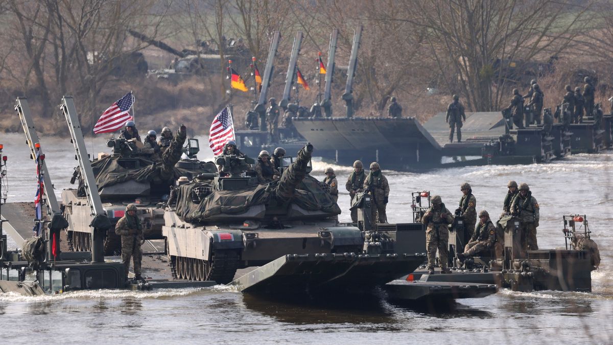 Na zdjęciu amerykańskie czołgi Abrams podczas manewrów NATO w Polsce w 2024 roku