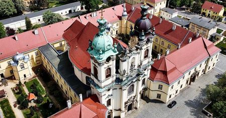 Z konta parafii w Legnickim Polu zniknęło 1,2 mln zł. "Proboszcz kupił za to bitcoiny"
