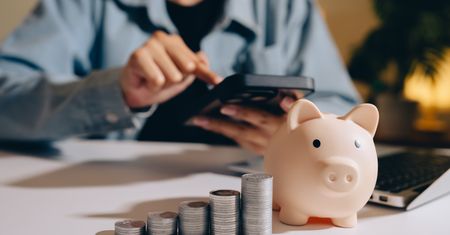 Pracownik spokojny o finanse to pracownik bardziej wydajny. Dlaczego edukacja inwestycyjna staje się nowym filarem benefitów pozapłacowych?