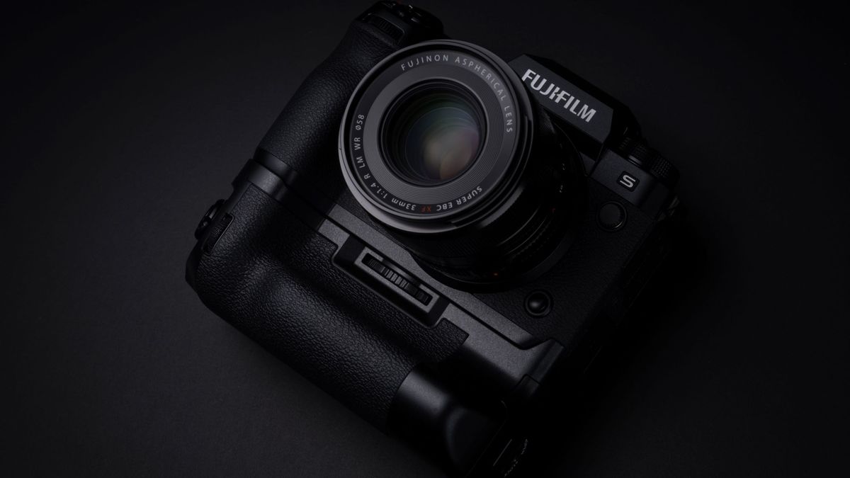 Korpus Fujifilm X-H2S z nowym procesorem wylądował. Towarzyszyły mu 2 obiektywy 1