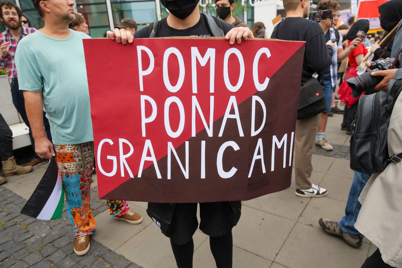 Uczestnicy kontrmanifestacji "Stop Faszyzmowi".

