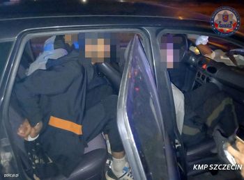 Szczecin: 32-latek przewoził w samochodzie nielegalnych migrantów. Grozi mu więzienie