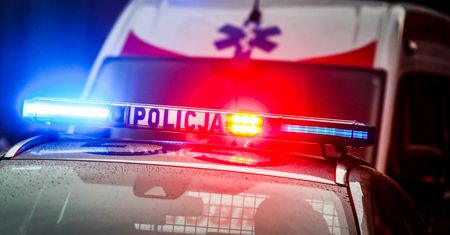 Sulejów. Śmiertelny wypadek. Osobówka zderzyła się z ciężarówką