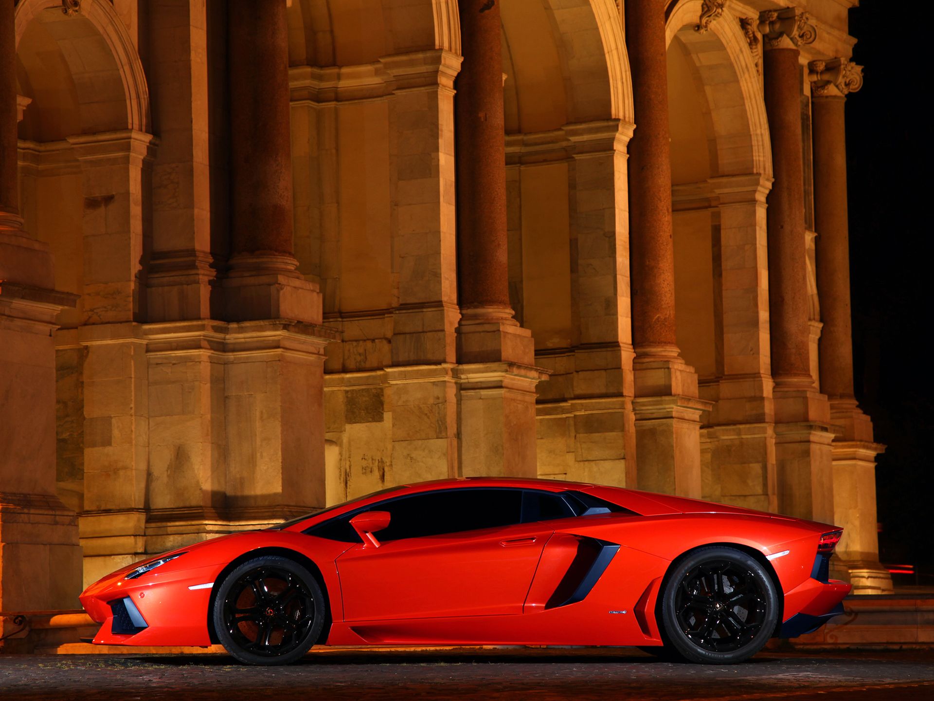 Lamborghini Aventador 4