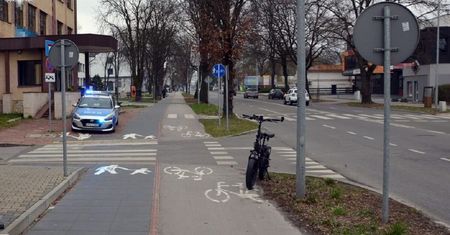 Kobieta potrąciła rowerzyste na przejeździe dla rowerów. Senior pewnie wjechał na wyznaczony przejazd