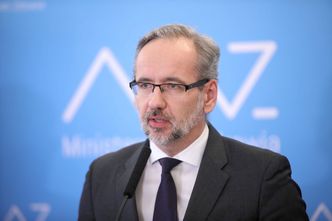 Niedzielski o maseczkach na świeżym powietrzu: "pójdziemy w tę stronę przy mniejszej liczbie zachorowań"