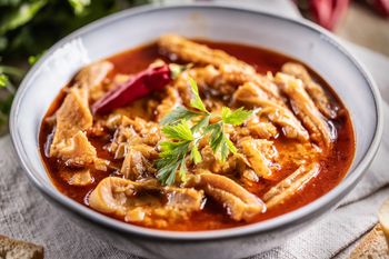 Rozgrzewająca i aromatyczna zupa. Smakuje jak flaki, ale zaskakuje składem