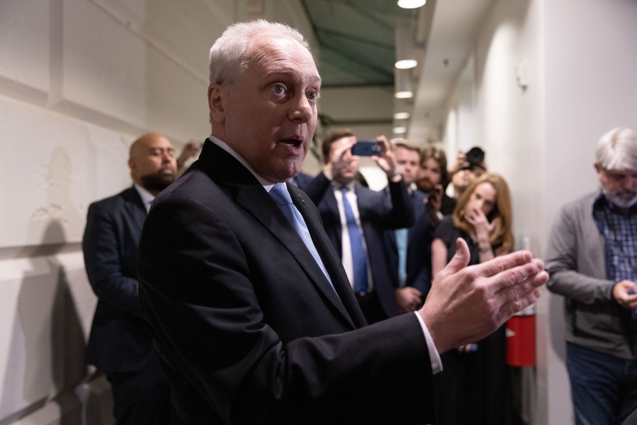 Republican Representative of Louisiana Steve Scalise announces that he has withdrawn his name as Republican nominee for House Speaker, after walking out of a meeting of the House Republican Conference on Capitol Hill in Washington, DC, USA, 12 October 2023. Scalise failed to garner the 217 necessary votes to be elected House Speaker and replace Kevin McCarthy who was removed as speaker in a historic vote forced by hard-right conservatives. EPA/MICHAEL REYNOLDS Dostawca: PAP/EPA.