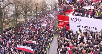 Tysiące ludzi protestują przed Trybunałem Konstytucyjnym: "Obronimy demokrację!"