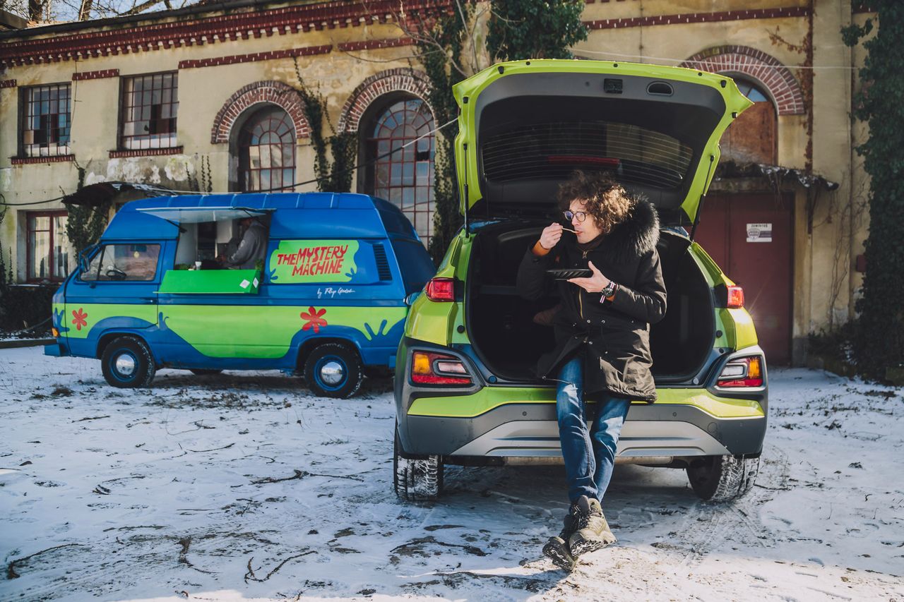 W poszukiwaniu najlepszego posiłku w mieście – Hyundai KONA u Filipa Głodka