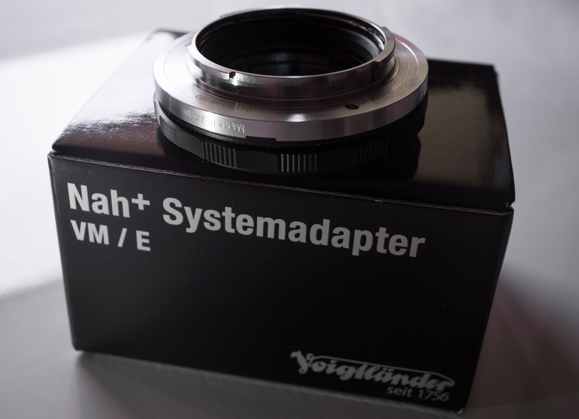 Czy drożej znaczy lepiej? Voigtländer Close Focus Adapter VM/E 7