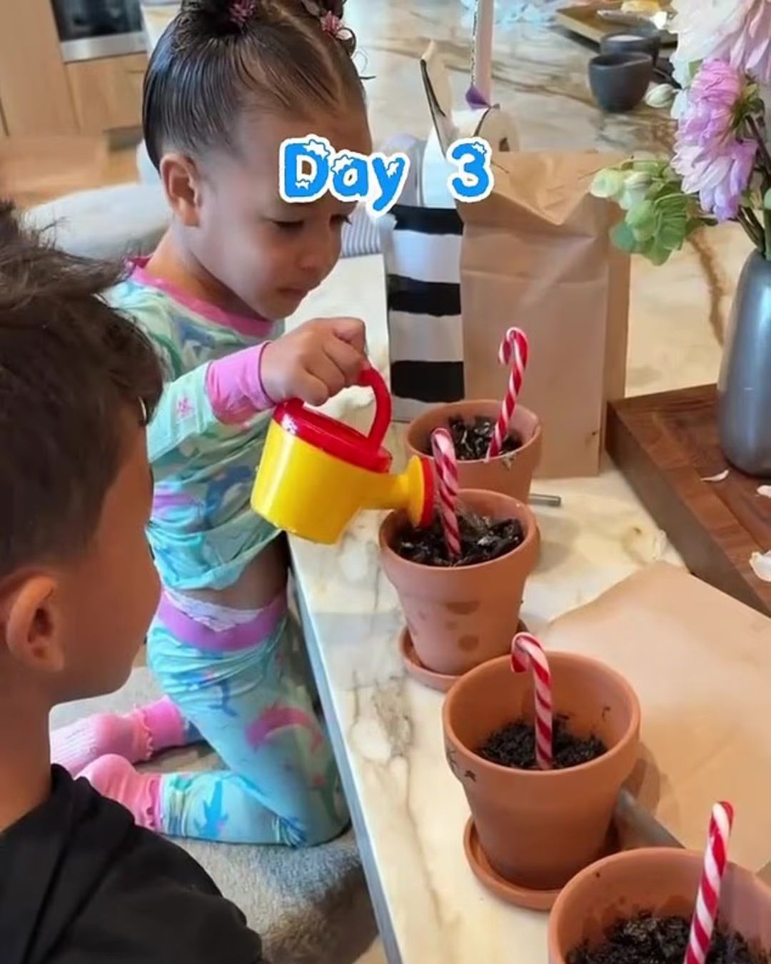 Chrissy Teigen ukruszyła sobie zęba