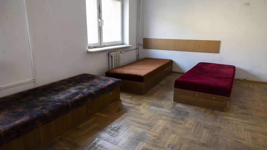 Rząd planuje miliardowe inwestycje w remont akademików. Na zdjęciu wnętrze Domu Studenckiego Kamionka w Krakowie (stan we wrześniu ubiegłego roku).