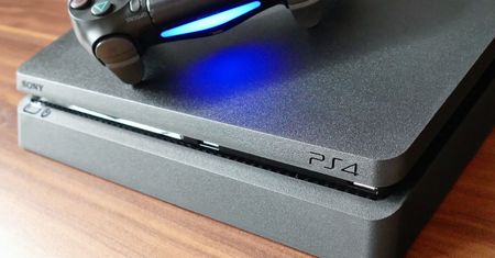 Pobieranie gier na PlayStation 4 potrwa dłużej. Sony wprowadza ograniczenia