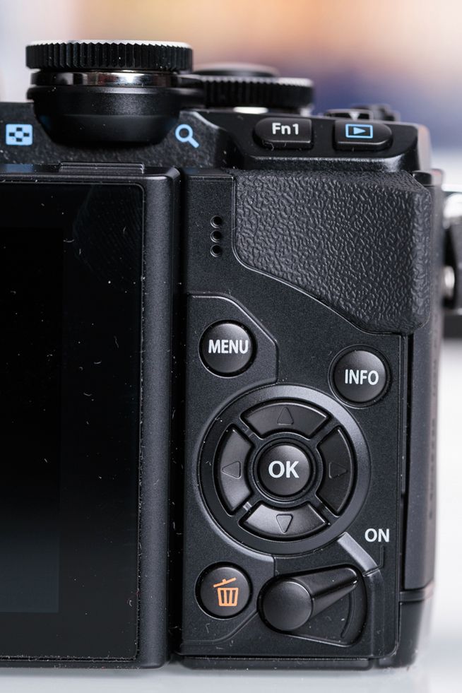 Olympus OM-D E-M10 - dopracowany, rozsądny i piękny  [test] 8