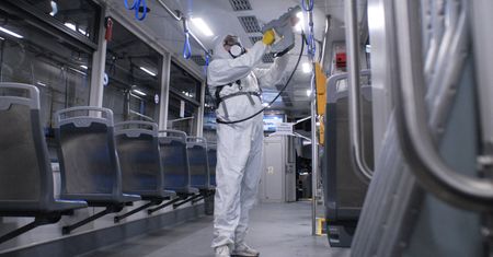 Koronawirus. To już rok z COVID-19. Pewne elementy pandemii zostaną z nami na stałe