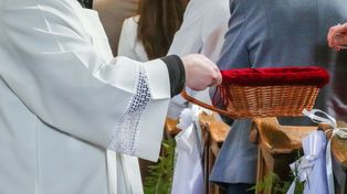 Księża seniorzy żyją w bogactwie? Oto ich emerytury