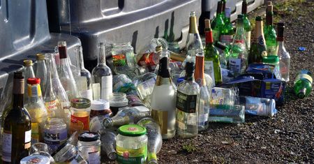 Producenci apelują ws. systemu kaucyjnego. Rząd pozostaje nieugięty