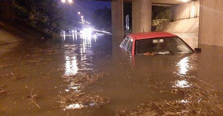 Zalany samochód: czy można liczyć na odszkodowanie?