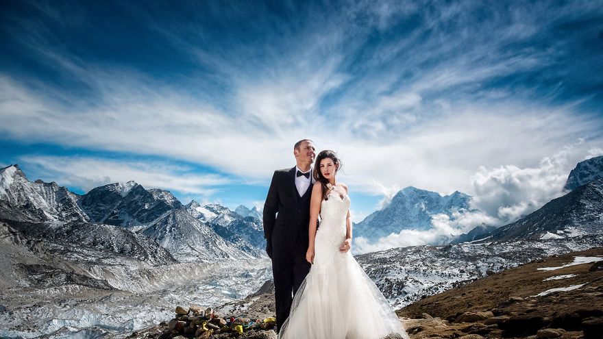 Ślub na szczycie Mount Everest? Dlaczego nie! Zdjęcia są zachwycające 1