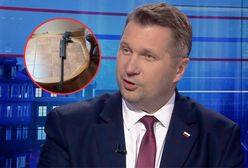 Czarnek w TVP tłumaczy się z milionów. I kpi z posłanki: "karabin na kulki"