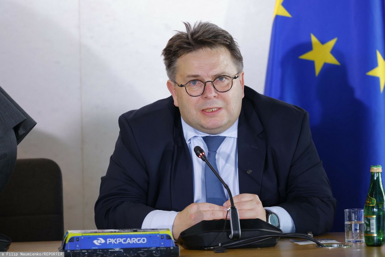 Jest we władzach PKP Cargo sprzedał wszystkie akcje. Potem je odkupił. KNF reaguje