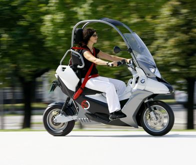 BMW C1 wraca? Niemcy patentują nowy zamknięty skuter