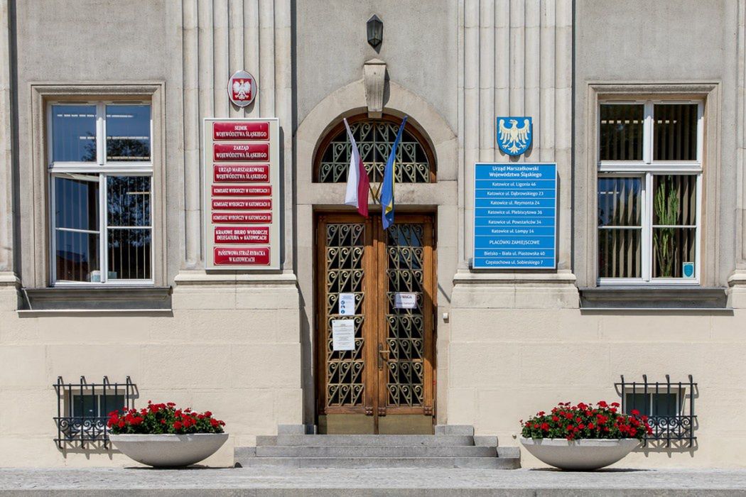 Do Urzędu Marszałkowskiego w Katowicach najlepiej zadzwonić lub wysłać maila.
