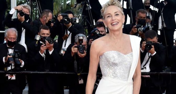 Sharon Stone zadała szyku w białej sukni w Cannes. Wyglądała jak bogini