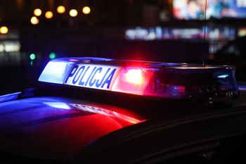 Zderzenie tramwaju i autokaru we Wrocławiu. Na miejscu działają służby